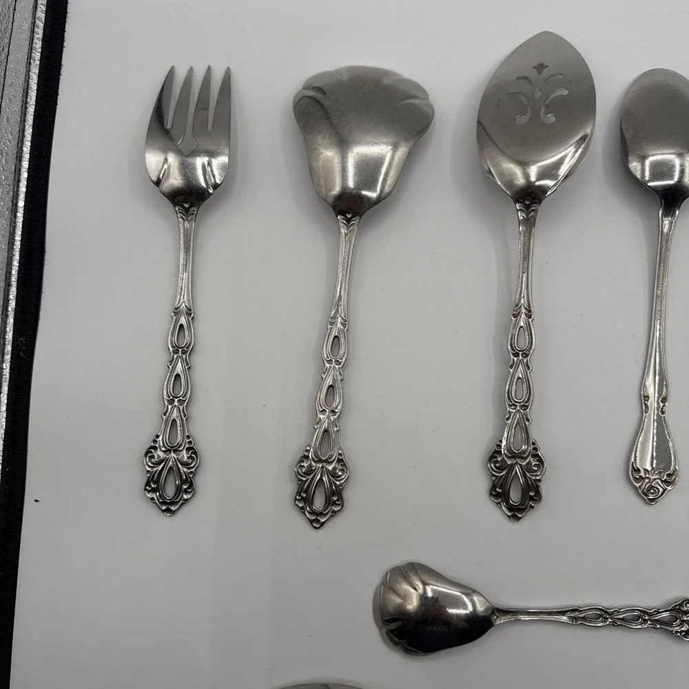 Oneida Chandelier 10 Different Pcs Dinner Fork + Community Stainless Flatware